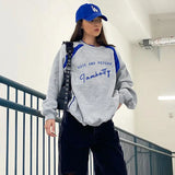 Contrast Letter Graphic Pullover Sweatshirt-Outfit