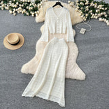 Wearing A Female Gentle Wind High-End Feeling V-Neck Long-Sleeved Empty Crochet Knitted